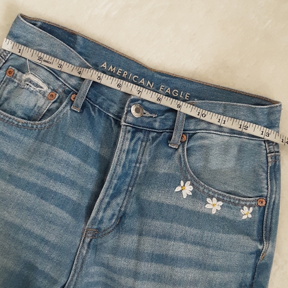 AE: High-Rise Girlfriend Jeans (sz 00) - Picture 10 of 11